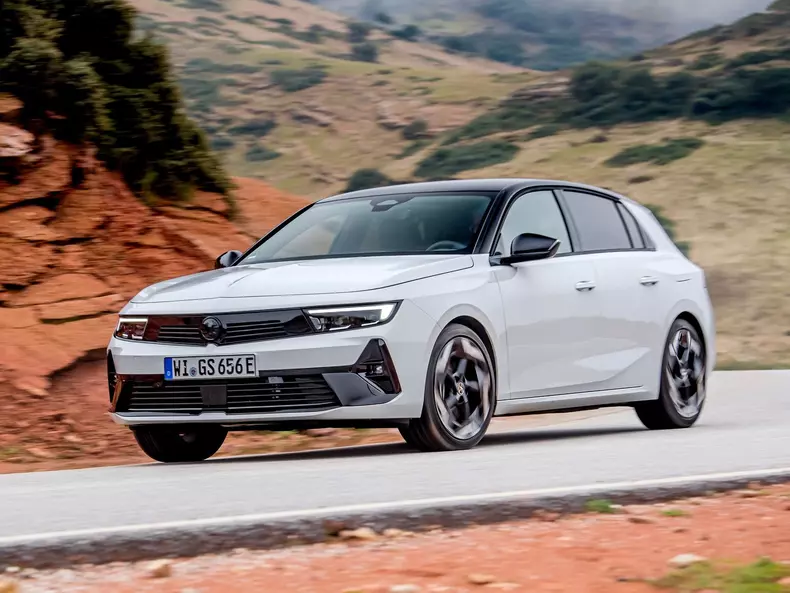 Vauxhall-Astra_GSe-2023-1600-09