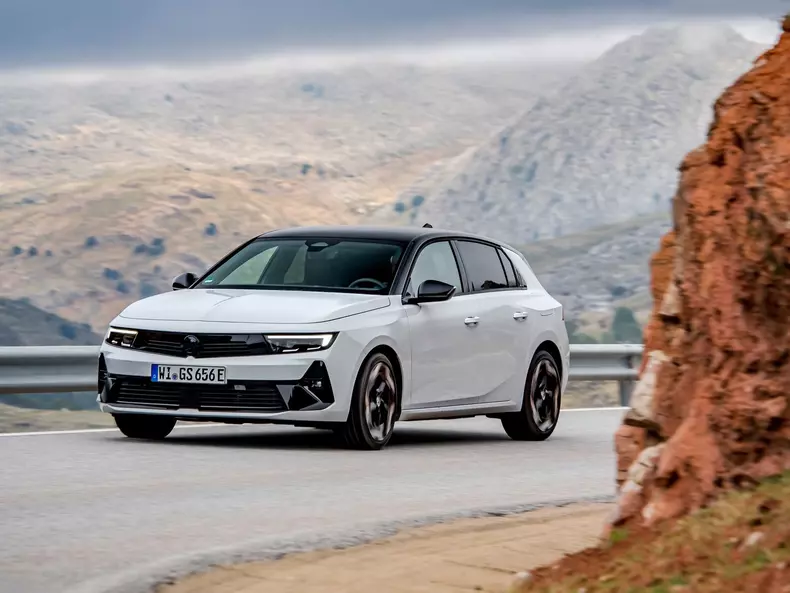 Vauxhall-Astra_GSe-2023-1600-0a