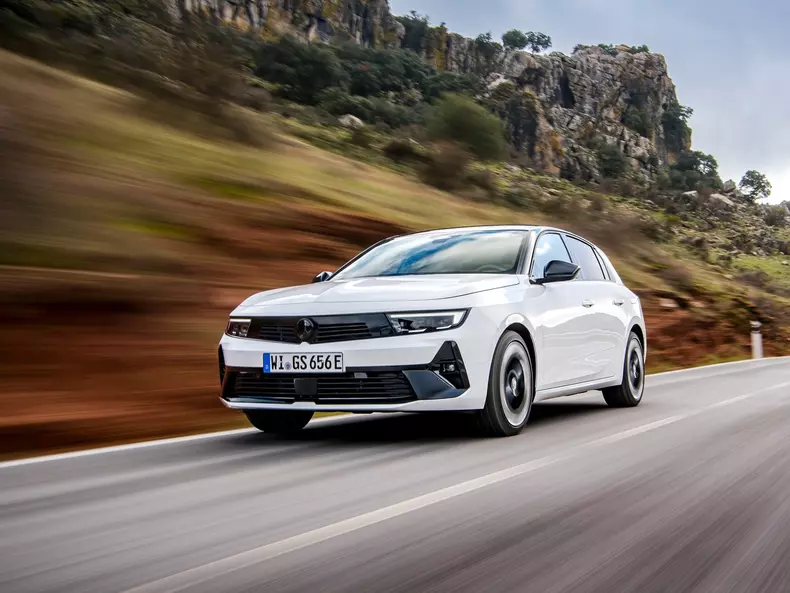 Vauxhall-Astra_GSe-2023-1600-0f