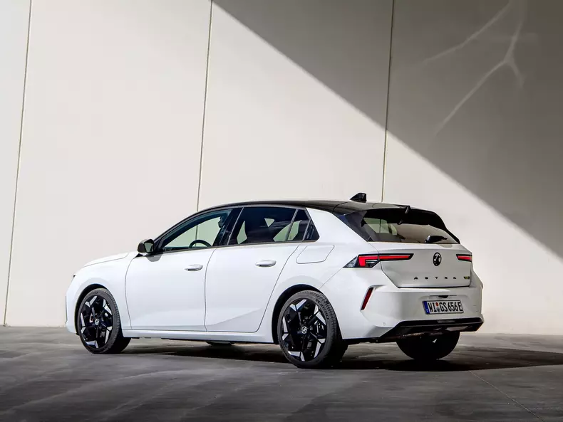 Vauxhall-Astra_GSe-2023-1600-18