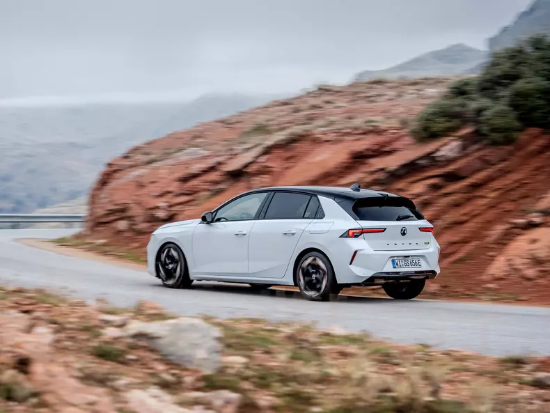Vauxhall-Astra_GSe-2023-1600-20