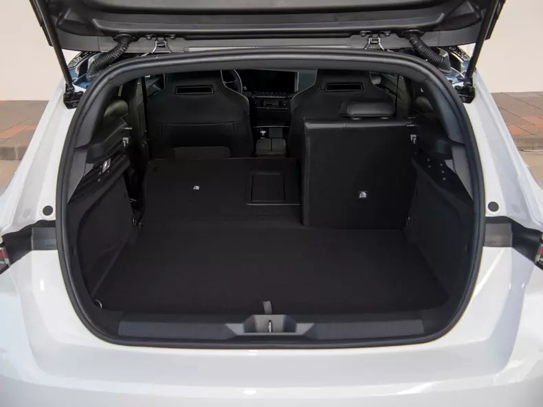 Vauxhall-Astra_GSe-2023-1600-3a