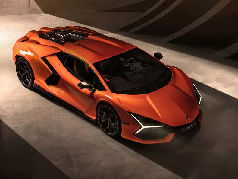 Lamborghini-Revuelto-2024-1600-02