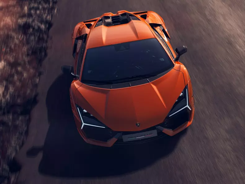 Lamborghini-Revuelto-2024-1600-0d
