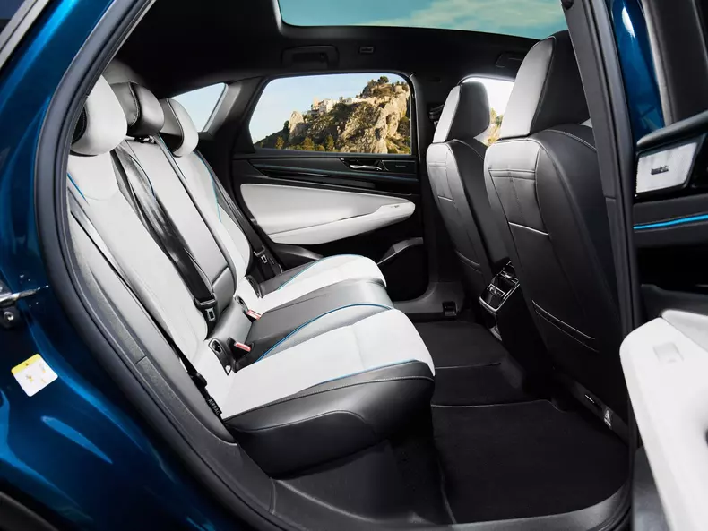 Volkswagen-ID.7-2024-1600-30