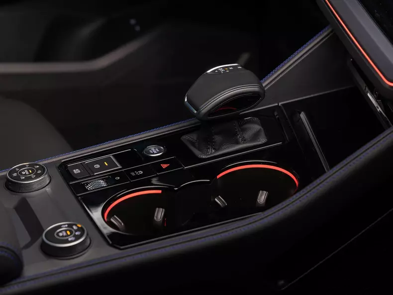 Volkswagen-Touareg-2024-1600-41