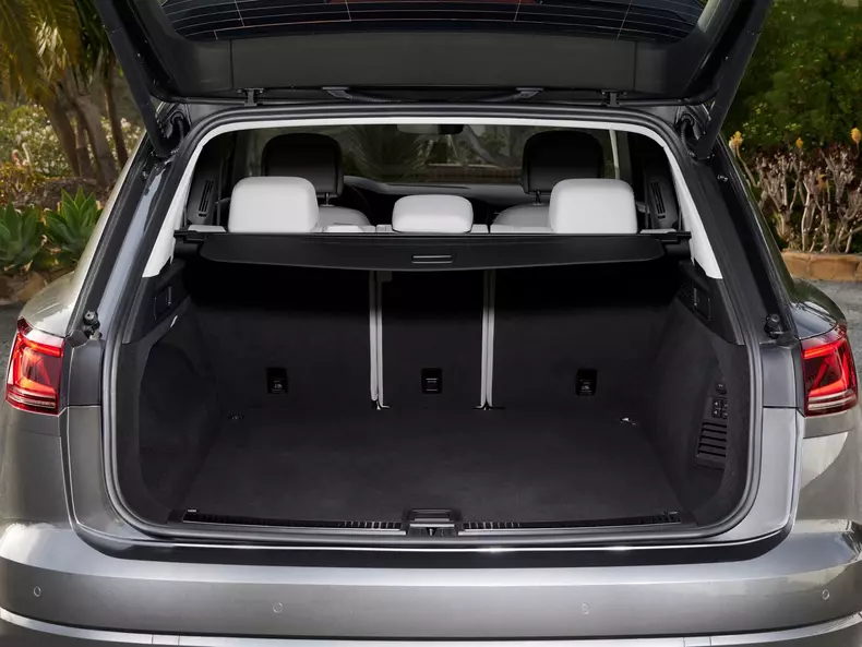 Volkswagen-Touareg-2024-1600-46