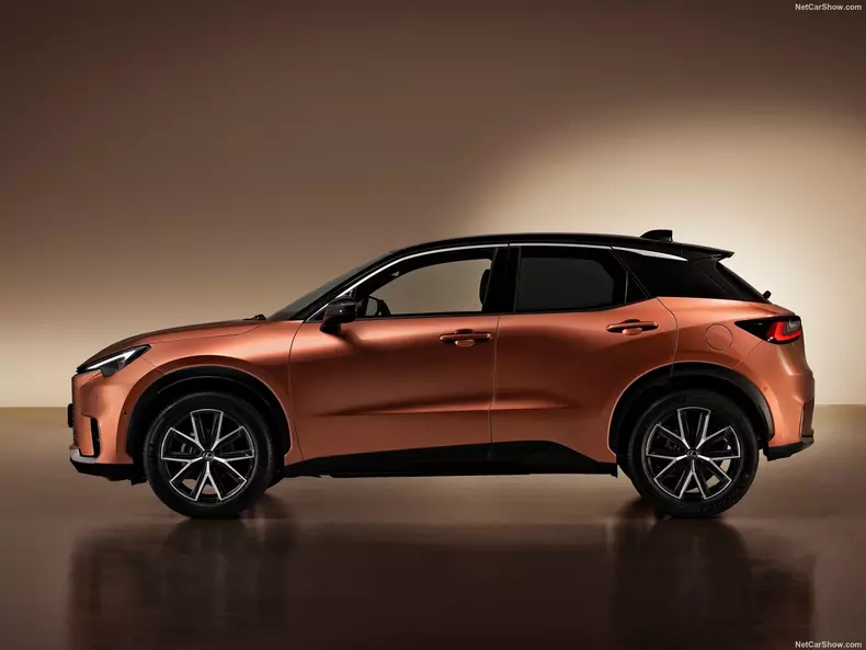 BLexus-LBX-2024-1600-12