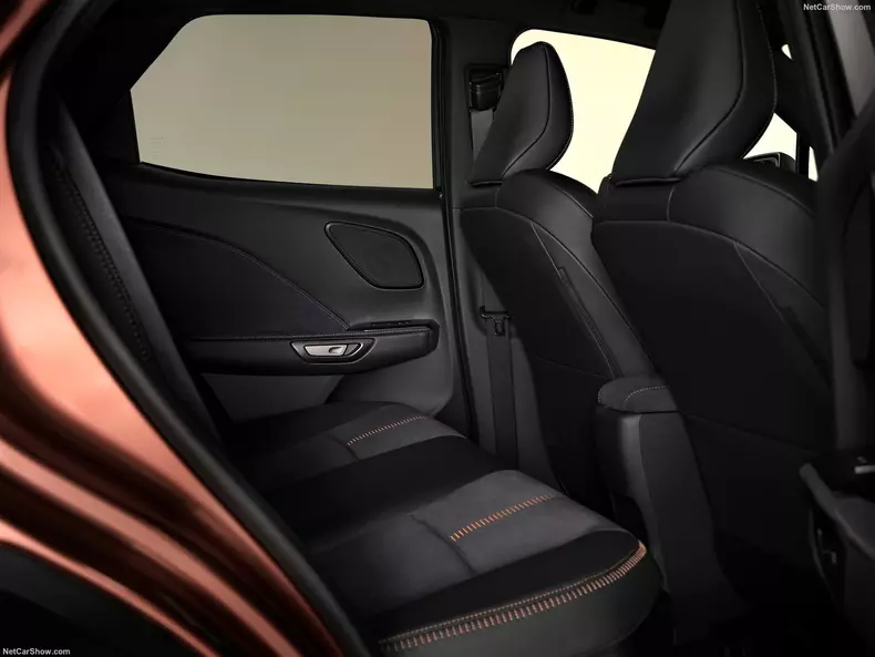 BLexus-LBX-2024-1600-26