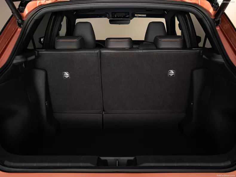 BLexus-LBX-2024-1600-2b