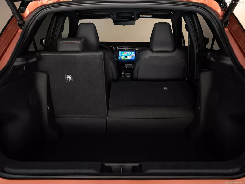 BLexus-LBX-2024-1600-2c