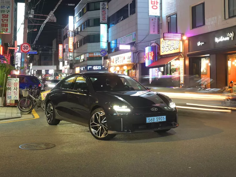 Hyundai-Ioniq_6-2023-1600-06