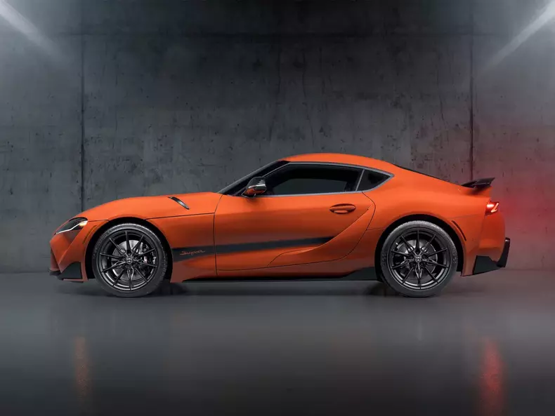 Toyota-GR_Supra_45th_Anniversary_Edition-2024-1600-03