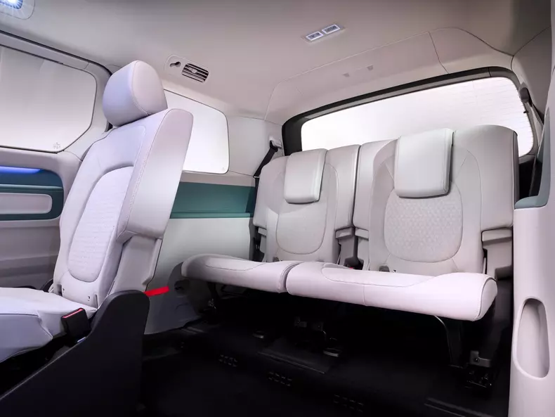 Volkswagen-ID_Buzz_LWB-2024-1600-32