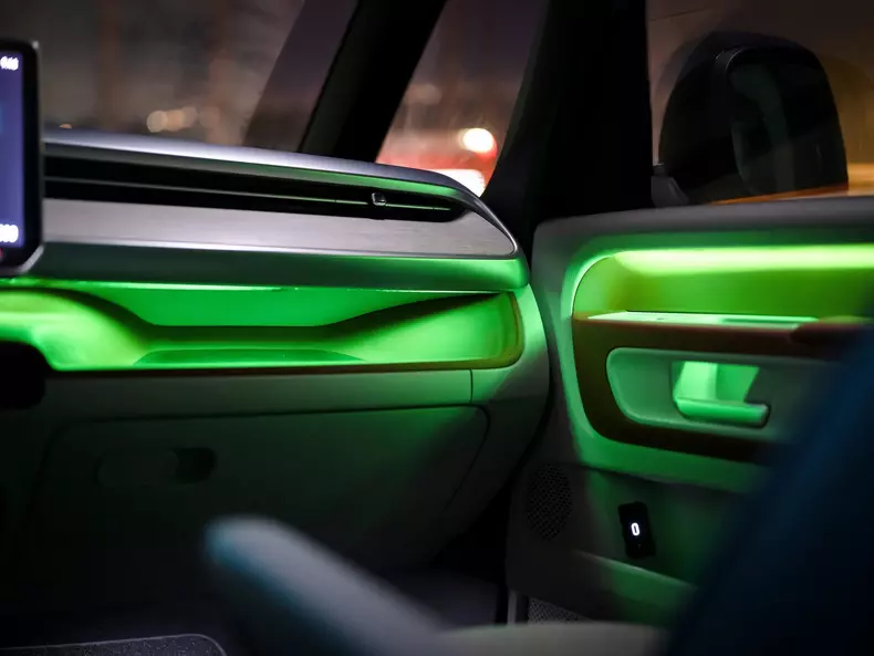 Volkswagen-ID_Buzz_LWB-2024-1600-3b