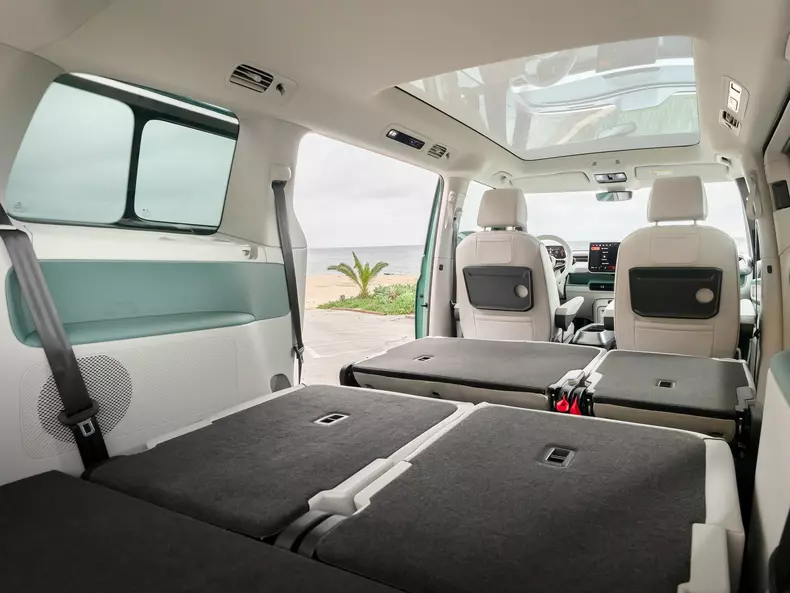 Volkswagen-ID_Buzz_LWB-2024-1600-49