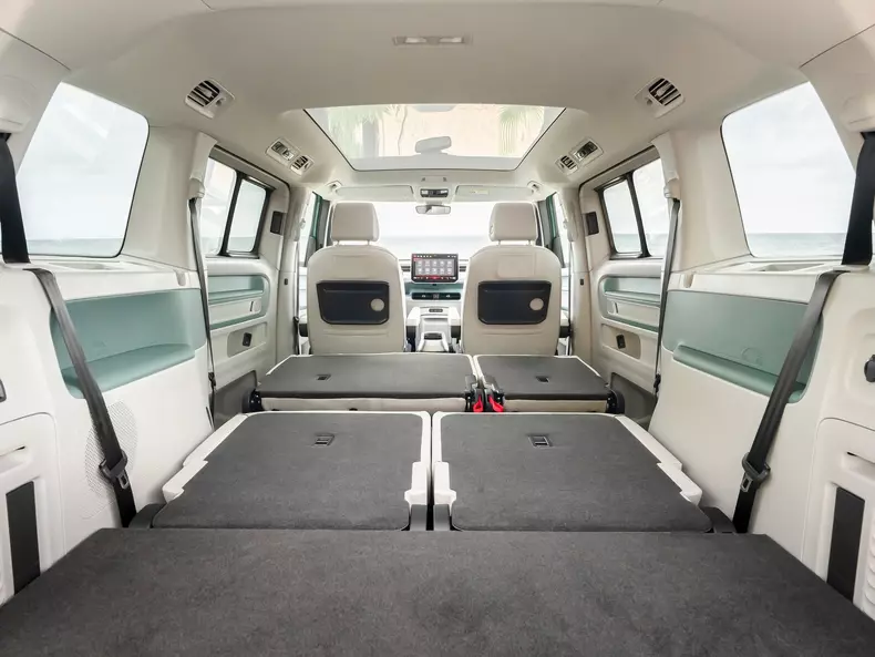 Volkswagen-ID_Buzz_LWB-2024-1600-4a