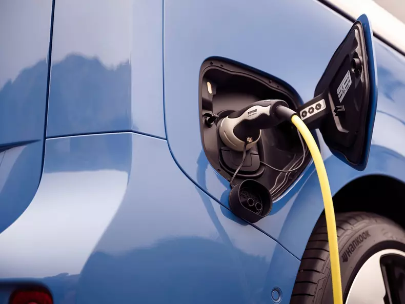 Volkswagen-ID_Buzz_LWB-2024-1600-53