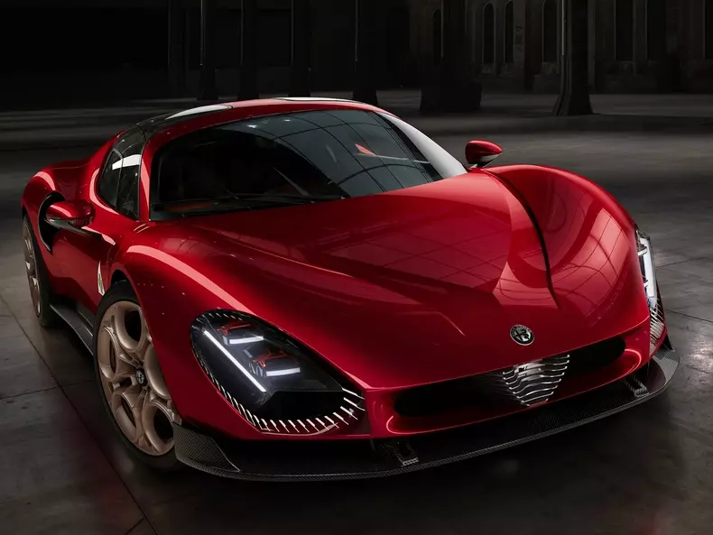 Alfa_Romeo-33_Stradale-2024-1600-01