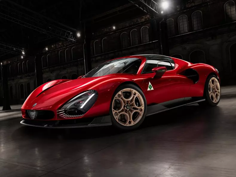 Alfa_Romeo-33_Stradale-2024-1600-02