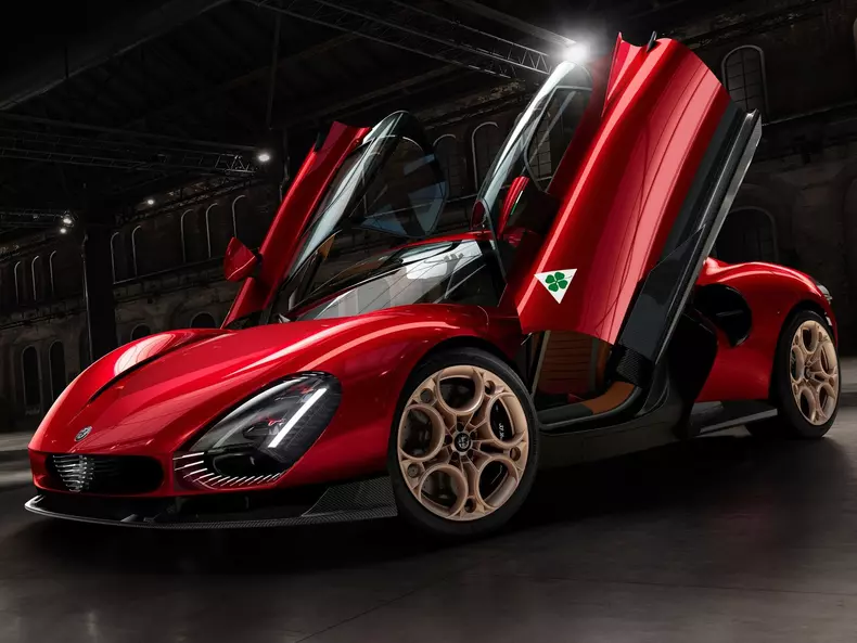 Alfa_Romeo-33_Stradale-2024-1600-03