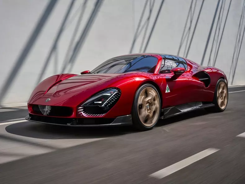 Alfa_Romeo-33_Stradale-2024-1600-06