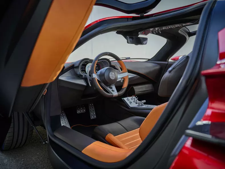 Alfa_Romeo-33_Stradale-2024-1600-1c