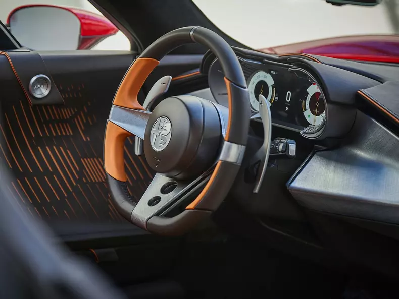 Alfa_Romeo-33_Stradale-2024-1600-1d