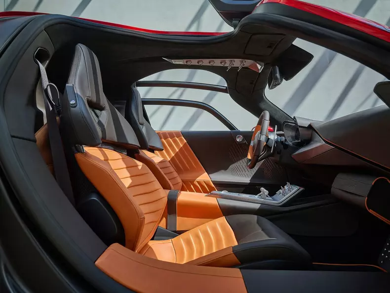 Alfa_Romeo-33_Stradale-2024-1600-1e