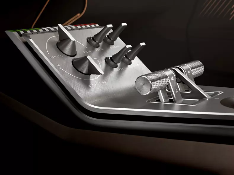 Alfa_Romeo-33_Stradale-2024-1600-22