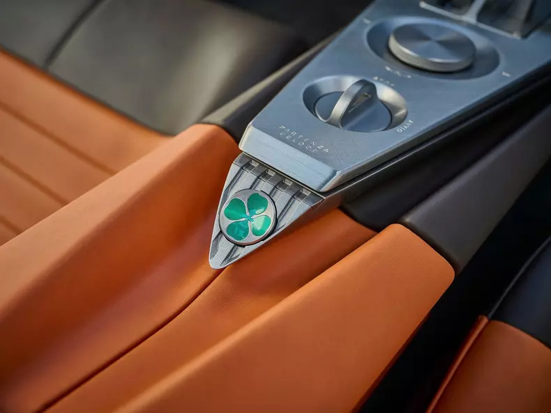 Alfa_Romeo-33_Stradale-2024-1600-23