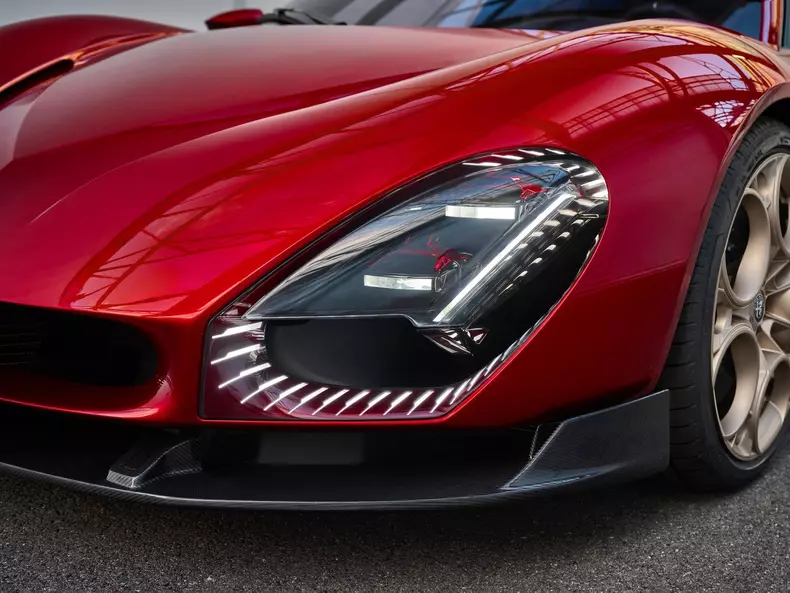 Alfa_Romeo-33_Stradale-2024-1600-25