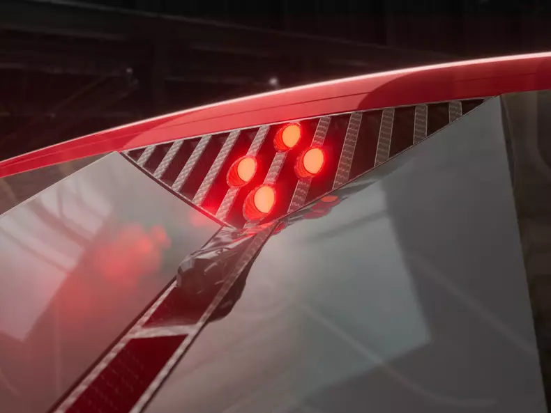 Alfa_Romeo-33_Stradale-2024-1600-2a