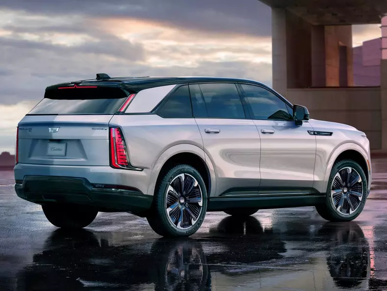 Cadillac-Escalade_IQ-2025-1600-06