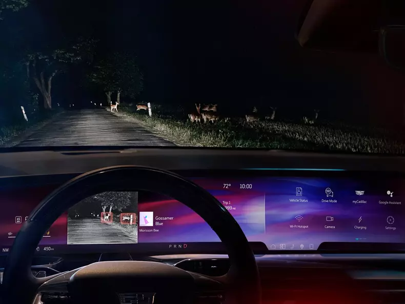 Cadillac-Escalade_IQ-2025-1600-0b