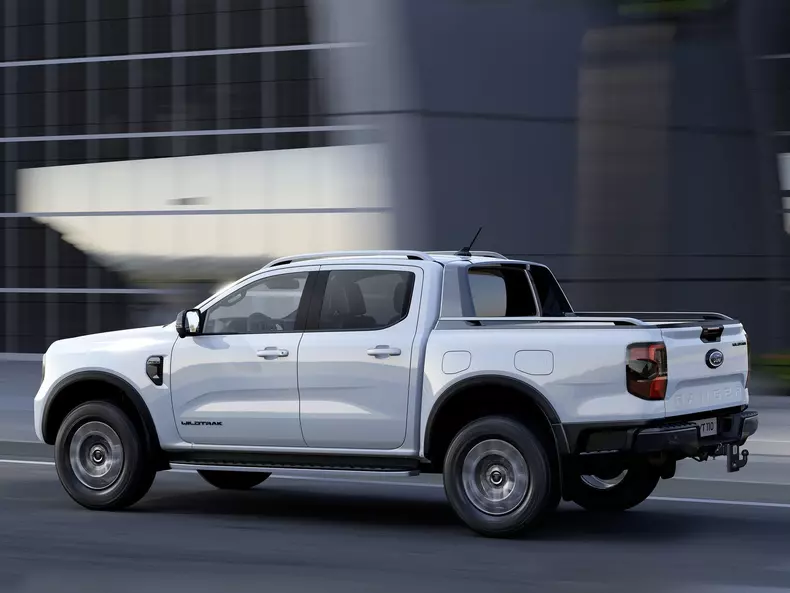 Ford-Ranger_Plug-in_Hybrid-2025-1600-07