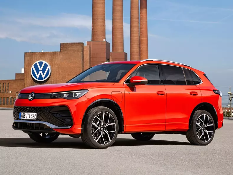 Volkswagen-Tiguan-2024-1600-04