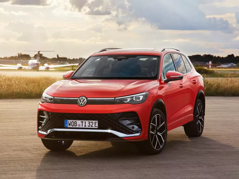 Volkswagen-Tiguan-2024-1600-05