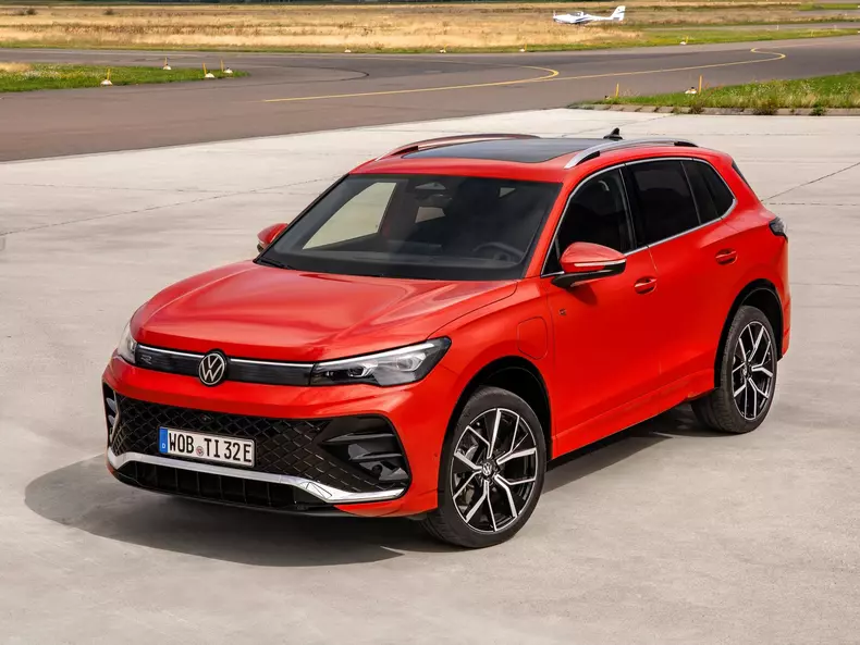 Volkswagen-Tiguan-2024-1600-06