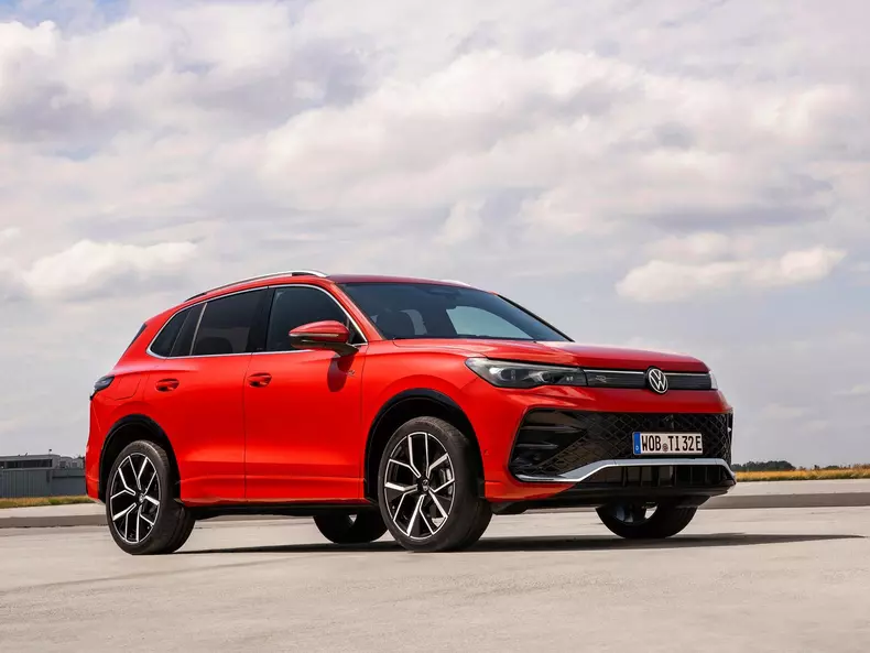 Volkswagen-Tiguan-2024-1600-09
