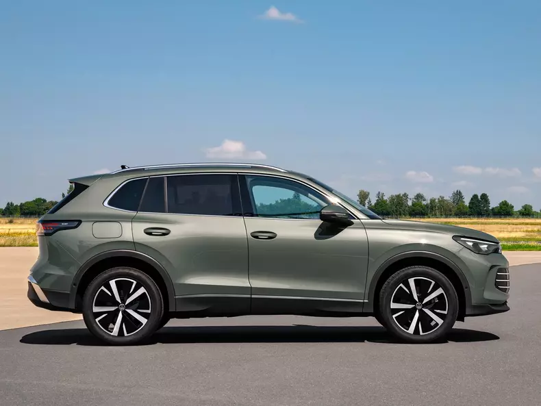 Volkswagen-Tiguan-2024-1600-0c