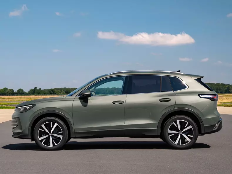 Volkswagen-Tiguan-2024-1600-0d