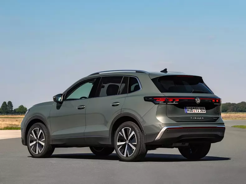 Volkswagen-Tiguan-2024-1600-0f