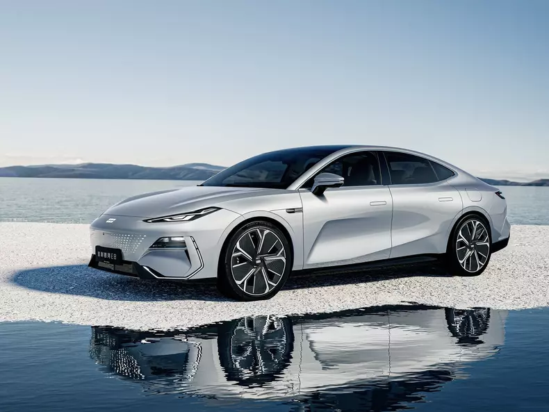 Geely-Galaxy_E8-2024-1600-05