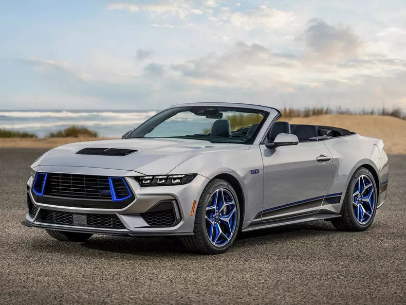 Ford-Mustang_GT_California_Special_Convertible-2024-1600-01
