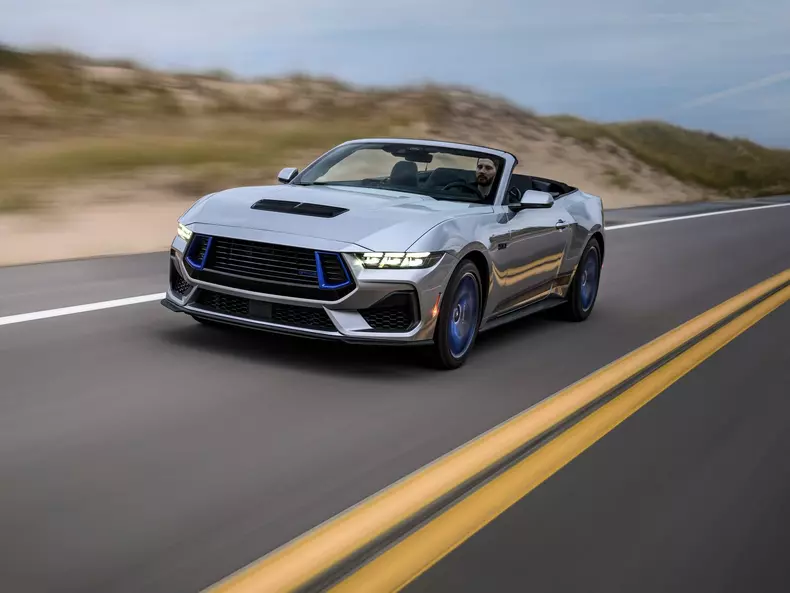 Ford-Mustang_GT_California_Special_Convertible-2024-1600-03