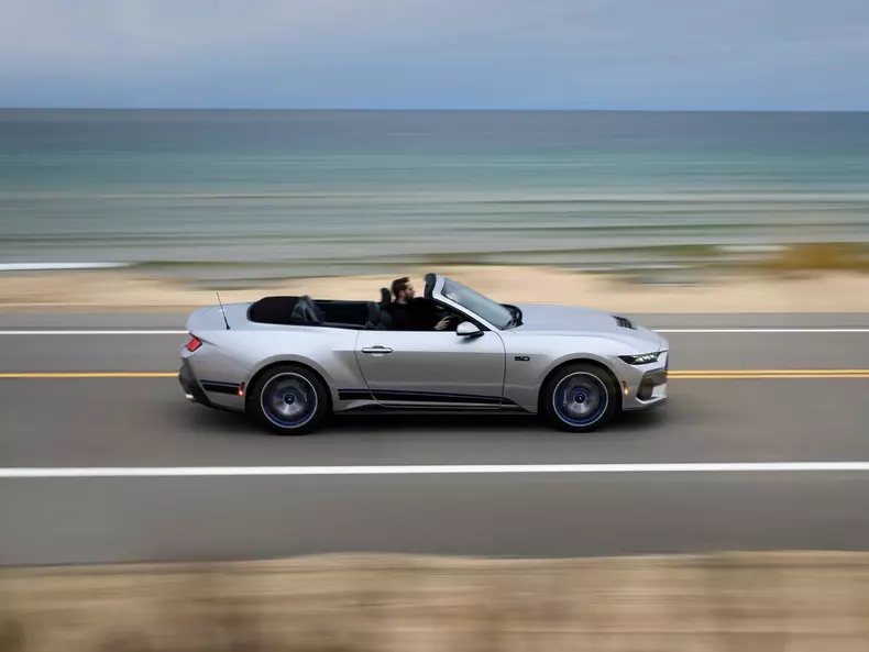 Ford-Mustang_GT_California_Special_Convertible-2024-1600-05