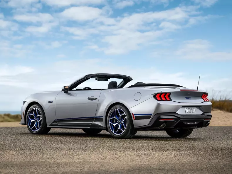 Ford-Mustang_GT_California_Special_Convertible-2024-1600-06