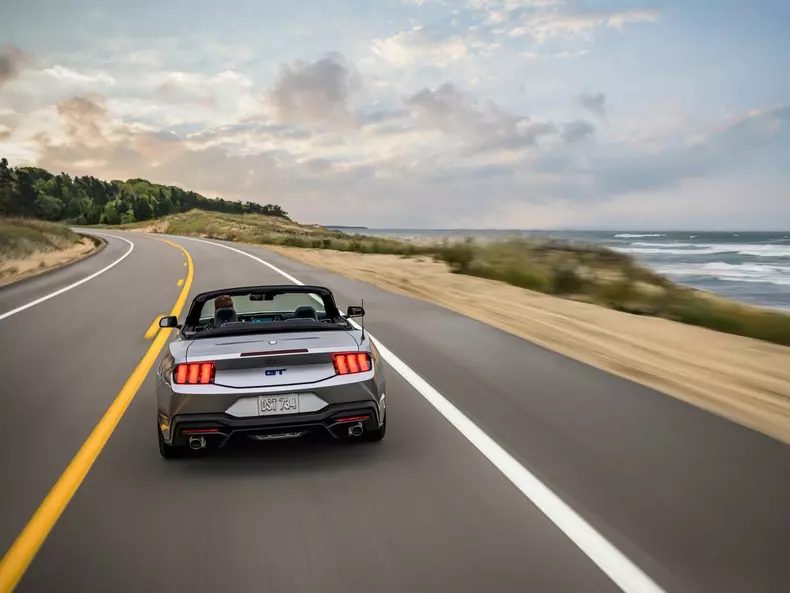 Ford-Mustang_GT_California_Special_Convertible-2024-1600-08