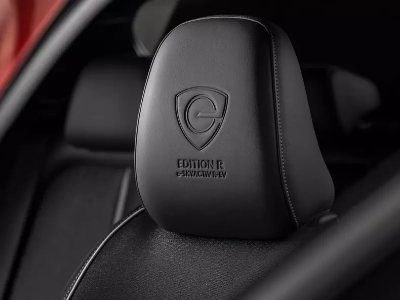 Mazda-MX-30_e-Skyactiv_R-EV-2024-1600-16